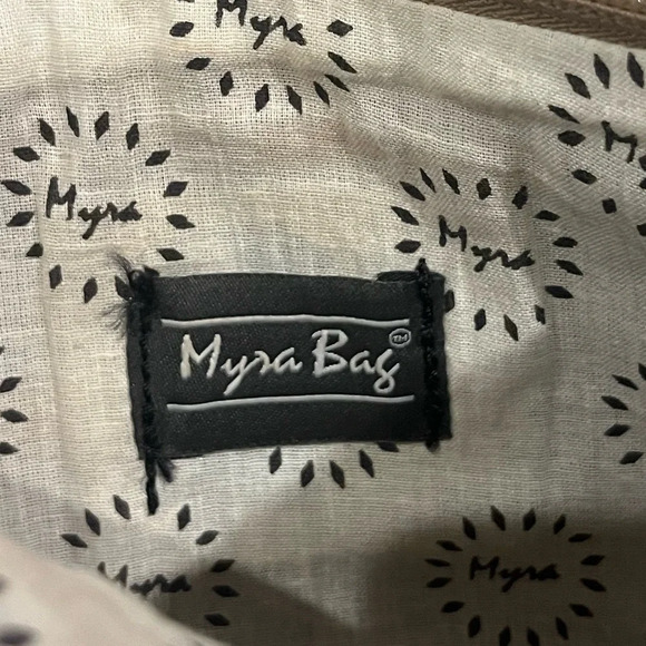 Myra bag Aztec and genuine cowhide make up/ toiletries bag or wristlet Nwot - Picture 4 of 6